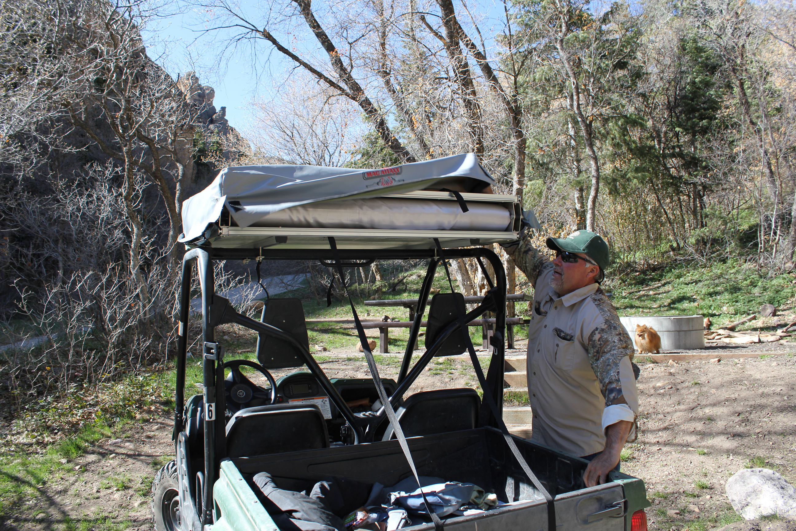 remove the travel cover of your macattaxx roof top tent